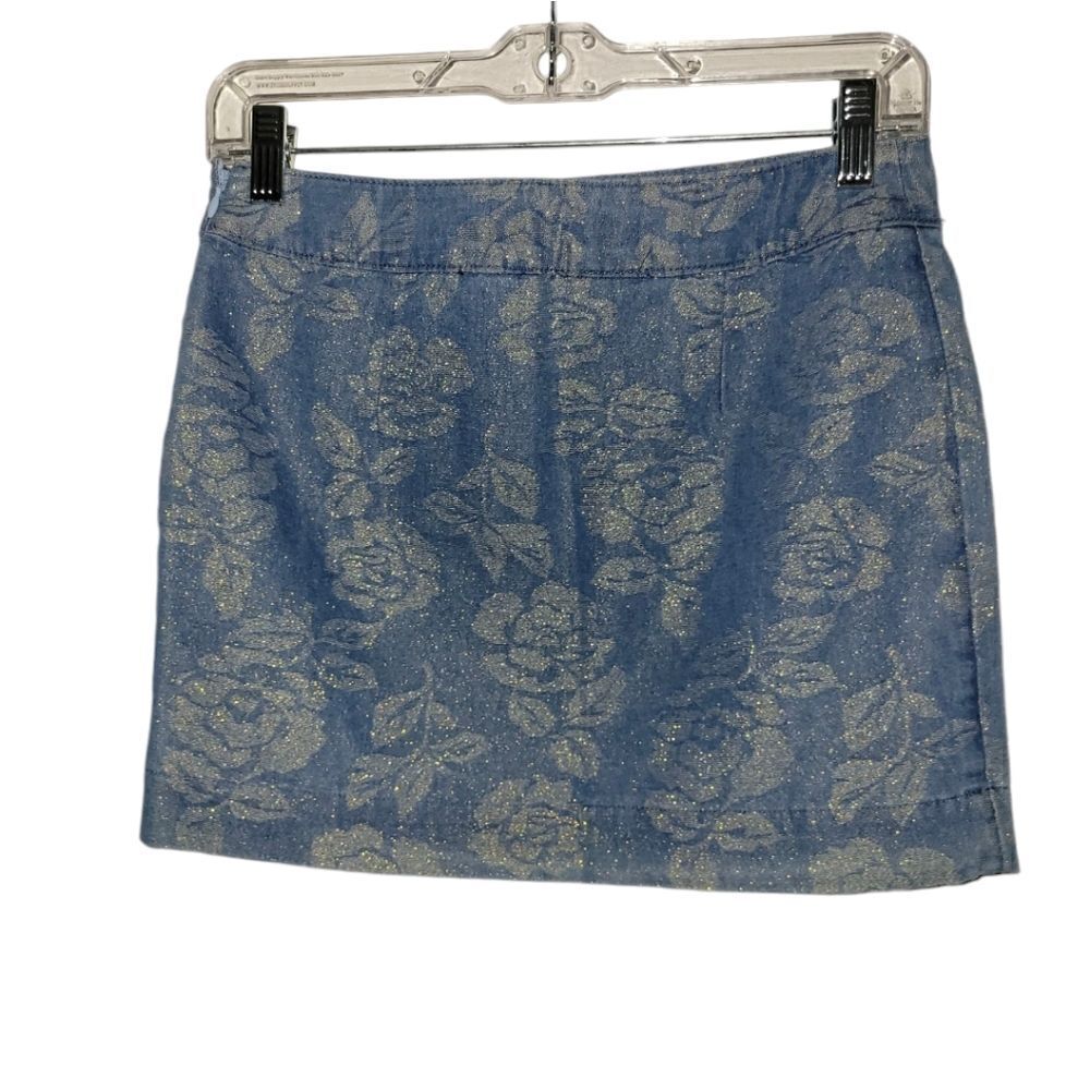 Abercrombie and Fitch mini skirt size 00 waist 24 zip up the side. ^